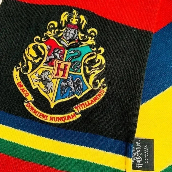 Universal Studios Wizarding World Harry Potter Hogwarts Crest Adult Scarf - Picture 3 of 4